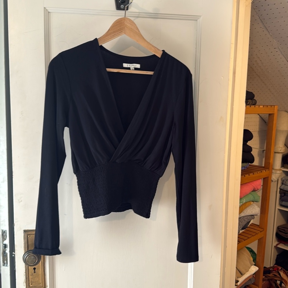 Z supply black long sleeve top with crunched up rouched bottom